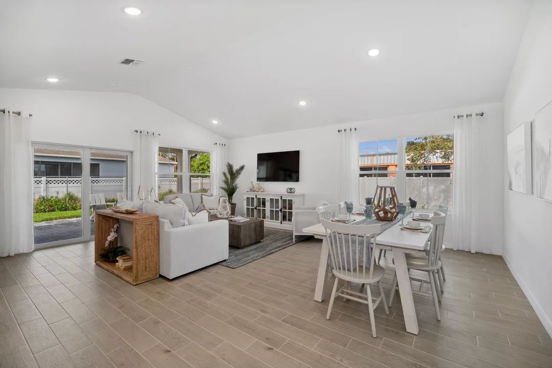 Open floorplan with high vaulted ceiling