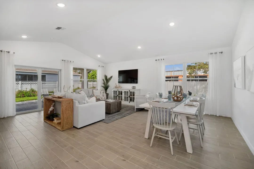 Open floorplan with high vaulted ceiling