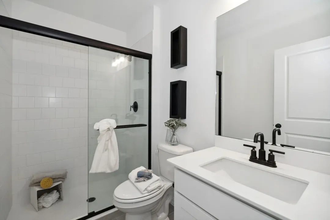 Extra Suite Bath