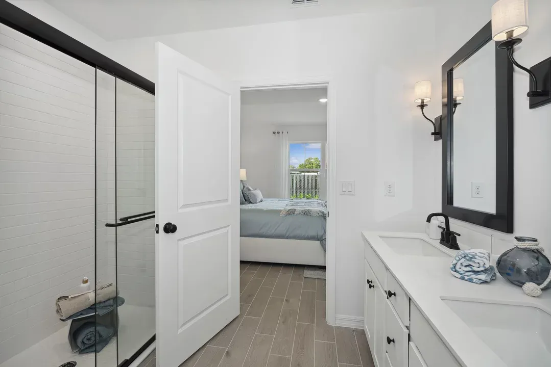 Primary bath with dual sinks