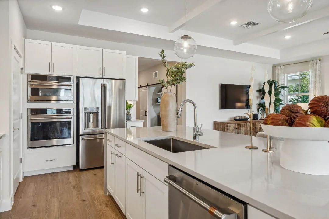 Kitchen with center island