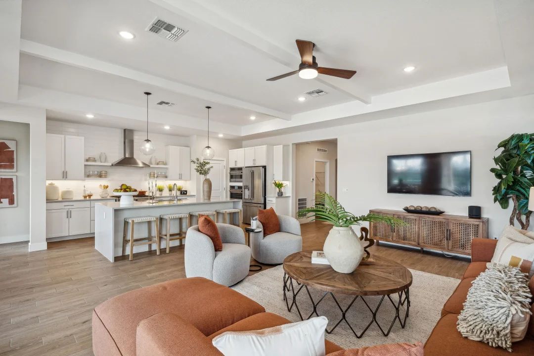 Great room near kitchen