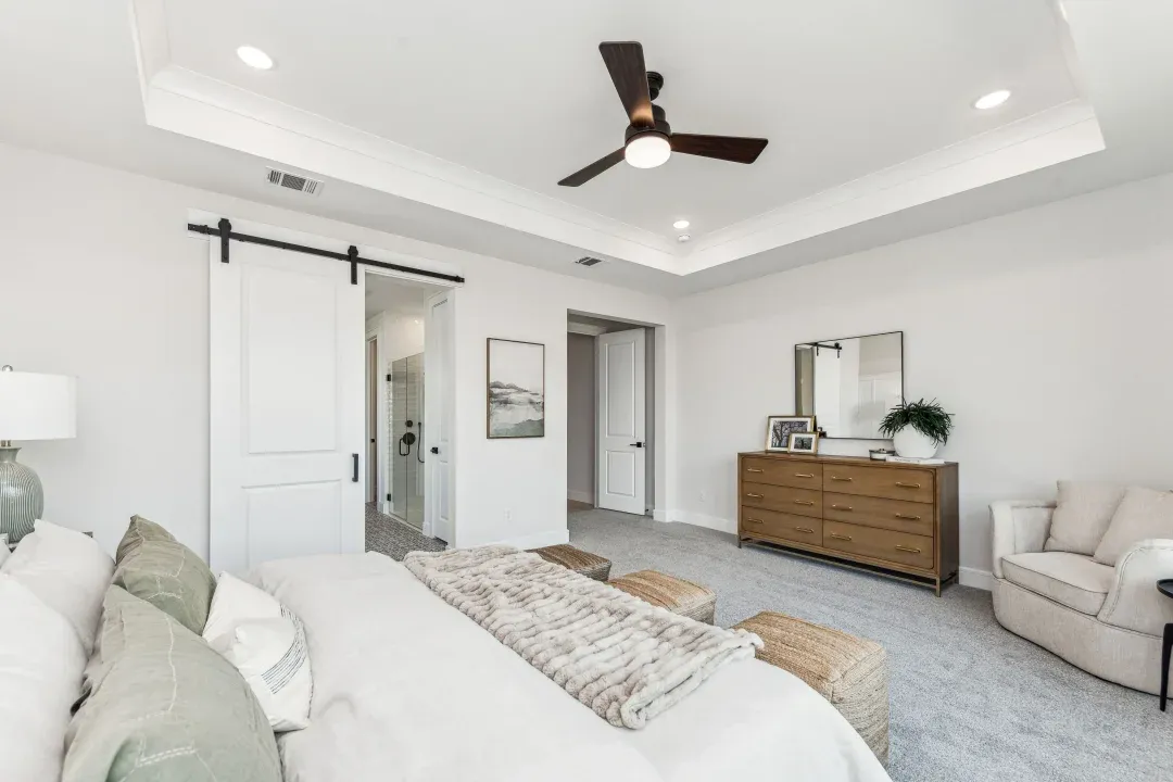 Primary suite with crown moulding