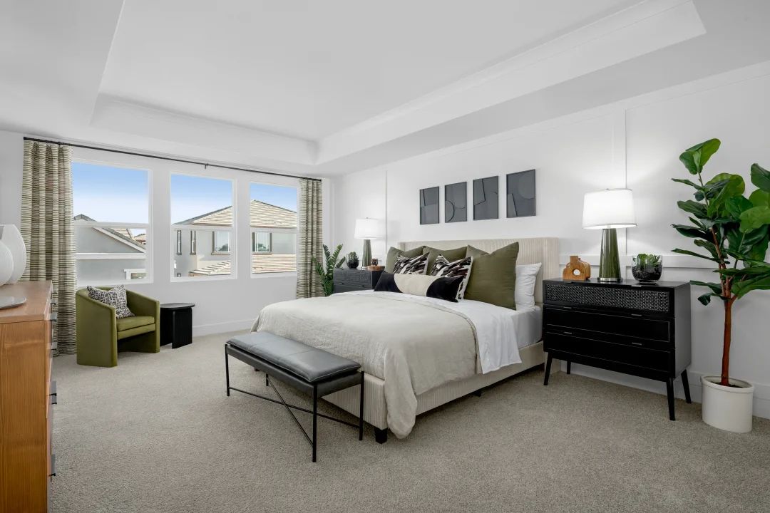 Primary suite with decorative feature wall
