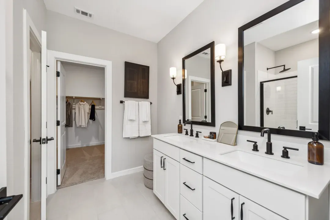 Primary bath with dual sinks