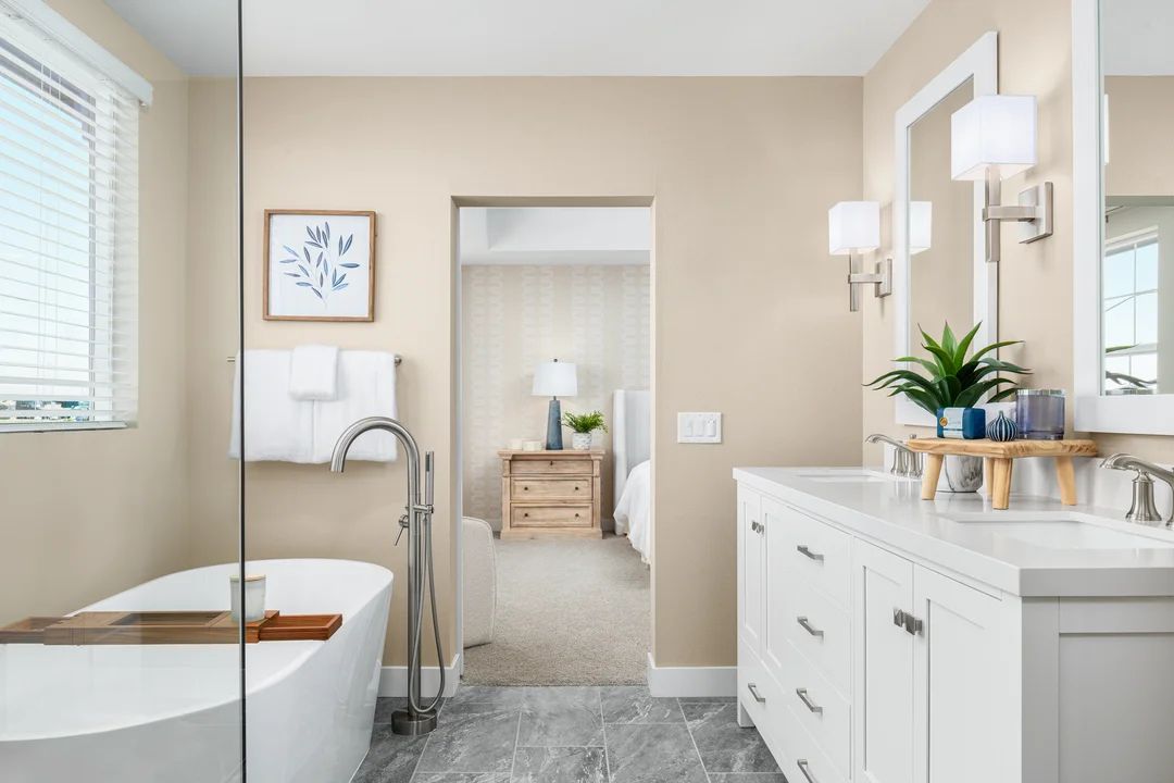 Primary bath with dual sinks and brushed nickel fixtures