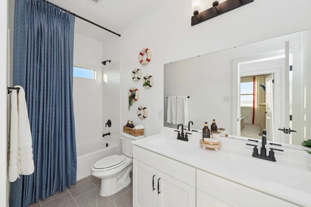 Hall Bath 2