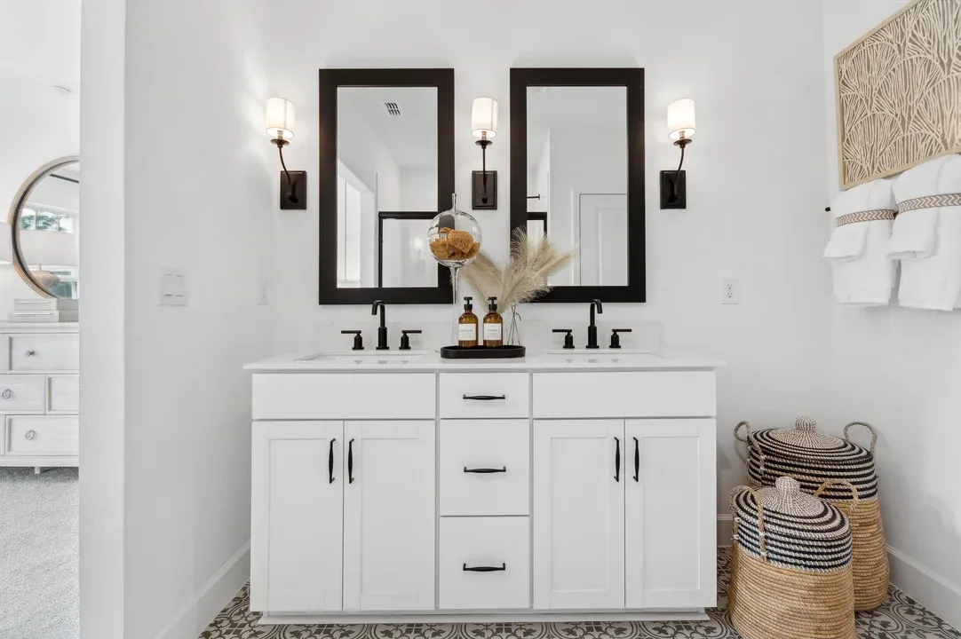 Freestanding vanity in primary bath