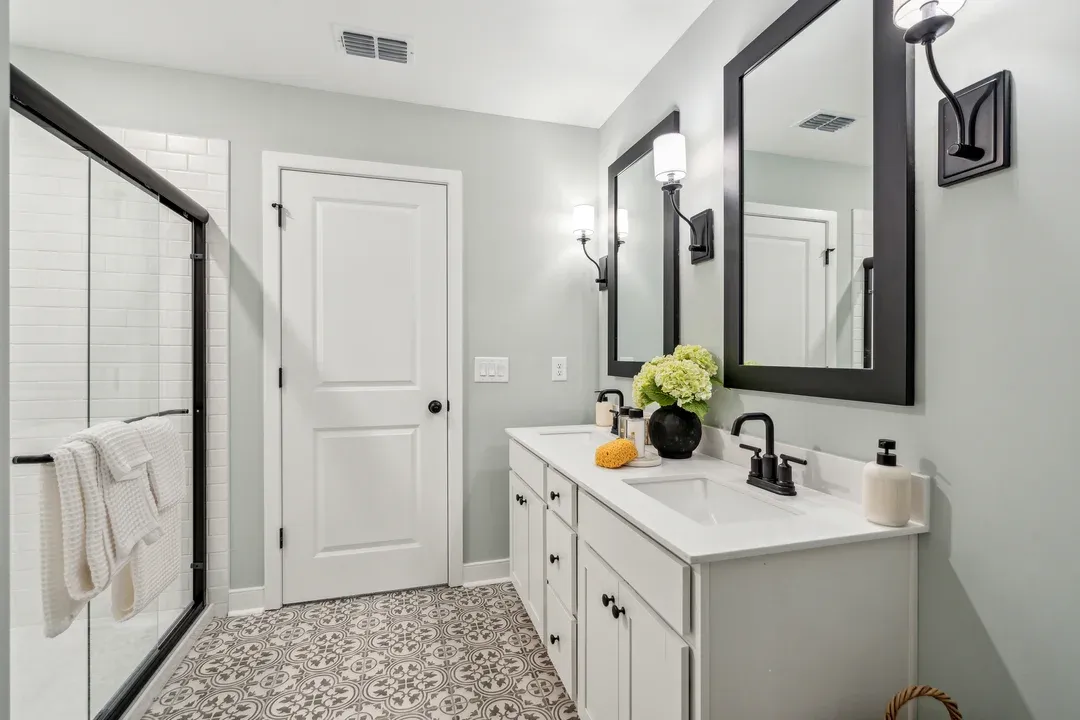 Primary bath with dual sinks