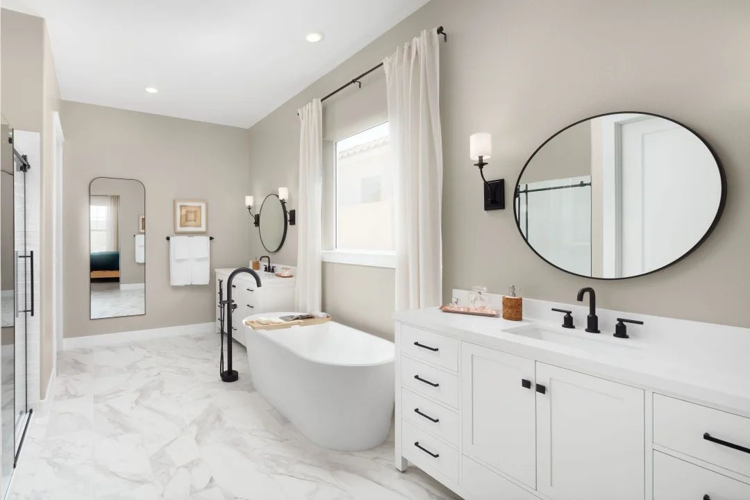 Primary bath with freestanding tub