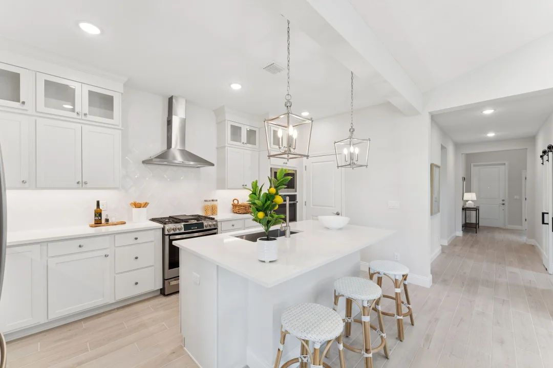 Kitchen with glass upper cabinets and tile backsplash