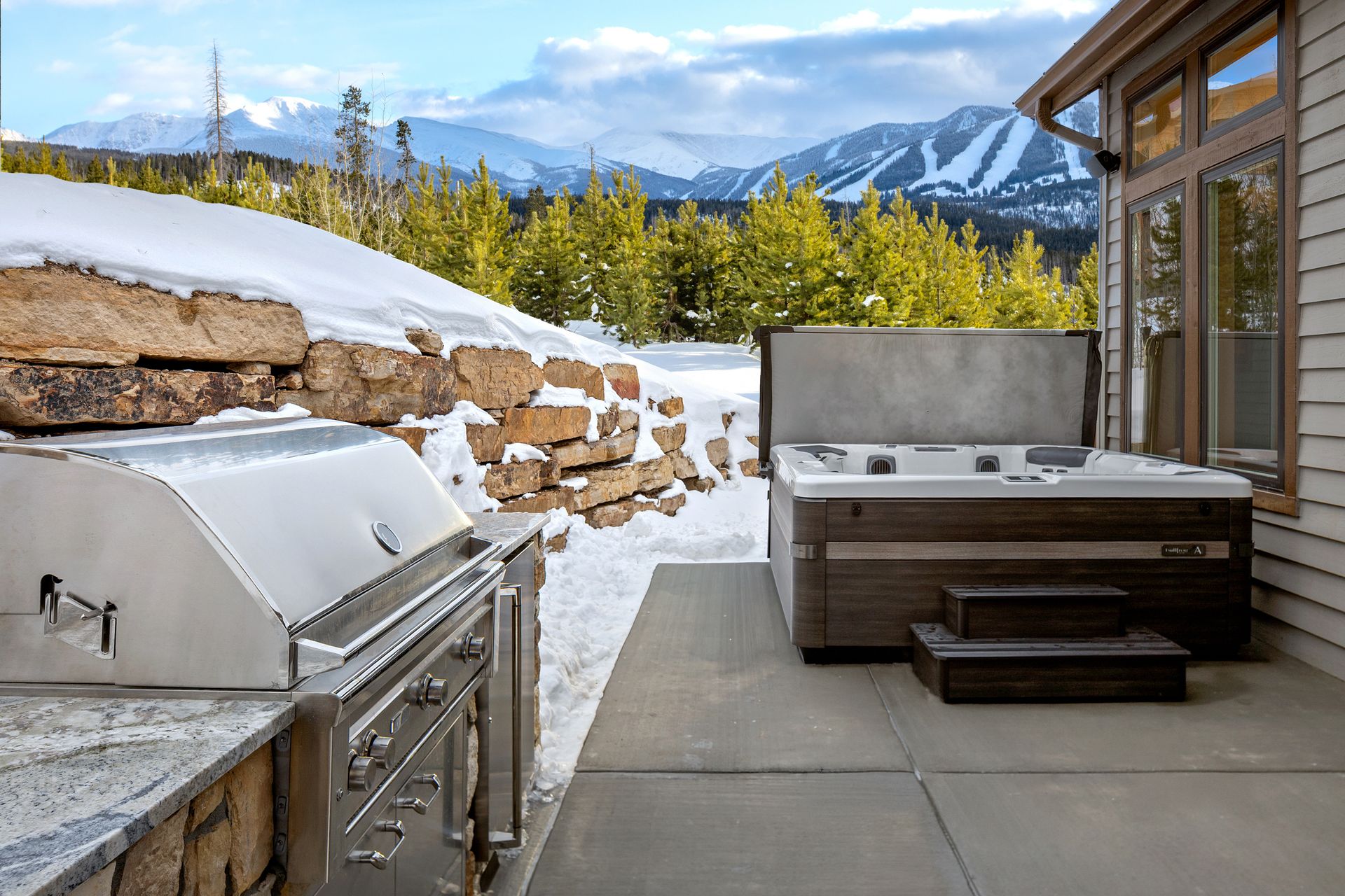 Outdoor kitchens and expansive deck spaces designed for effortless entertaining and elevated mountain living. From morning coffee with a view to evenings under the stars, these spaces bring the outdoors in and make every moment feel like a getaway.