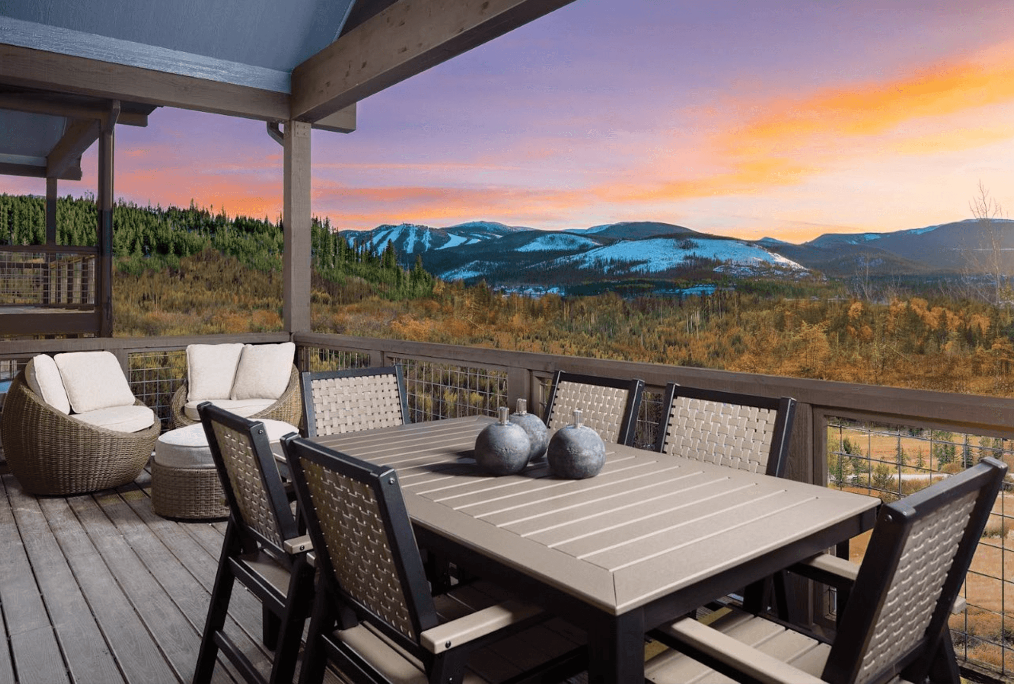 Take in breathtaking mountain views from the Kingfisher’s upper-level deck. With space to dine, lounge, and gather, this elevated outdoor retreat is the perfect place to enjoy Colorado’s beauty from sunrise to sunset.