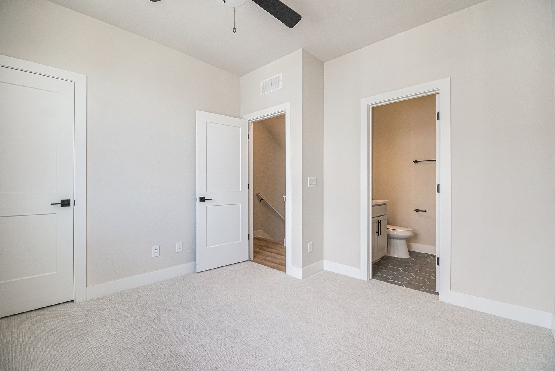 Second bedroom attached full bath and walk-in closet