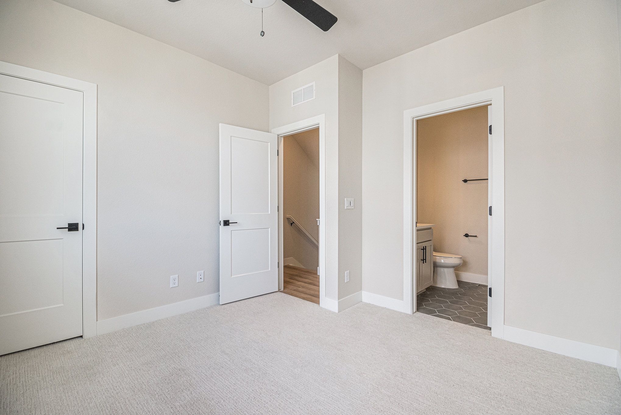 Second bedroom attached full bath and walk-in closet