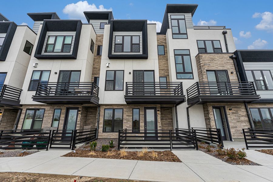 2323 Lakeshore Lane (Skyridge)