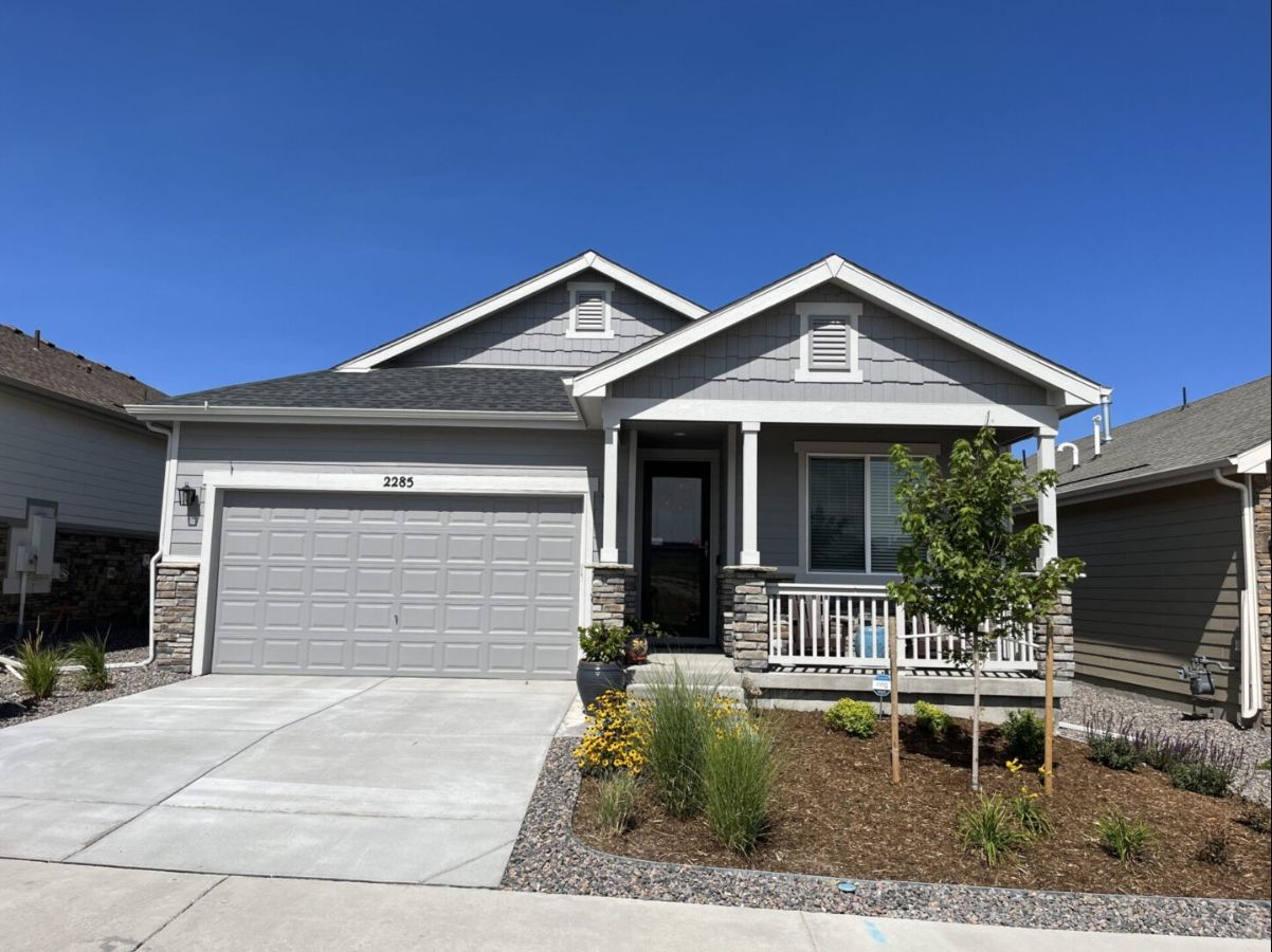 Rhyolite Ranch por Kauffman Homes en Denver Colorado