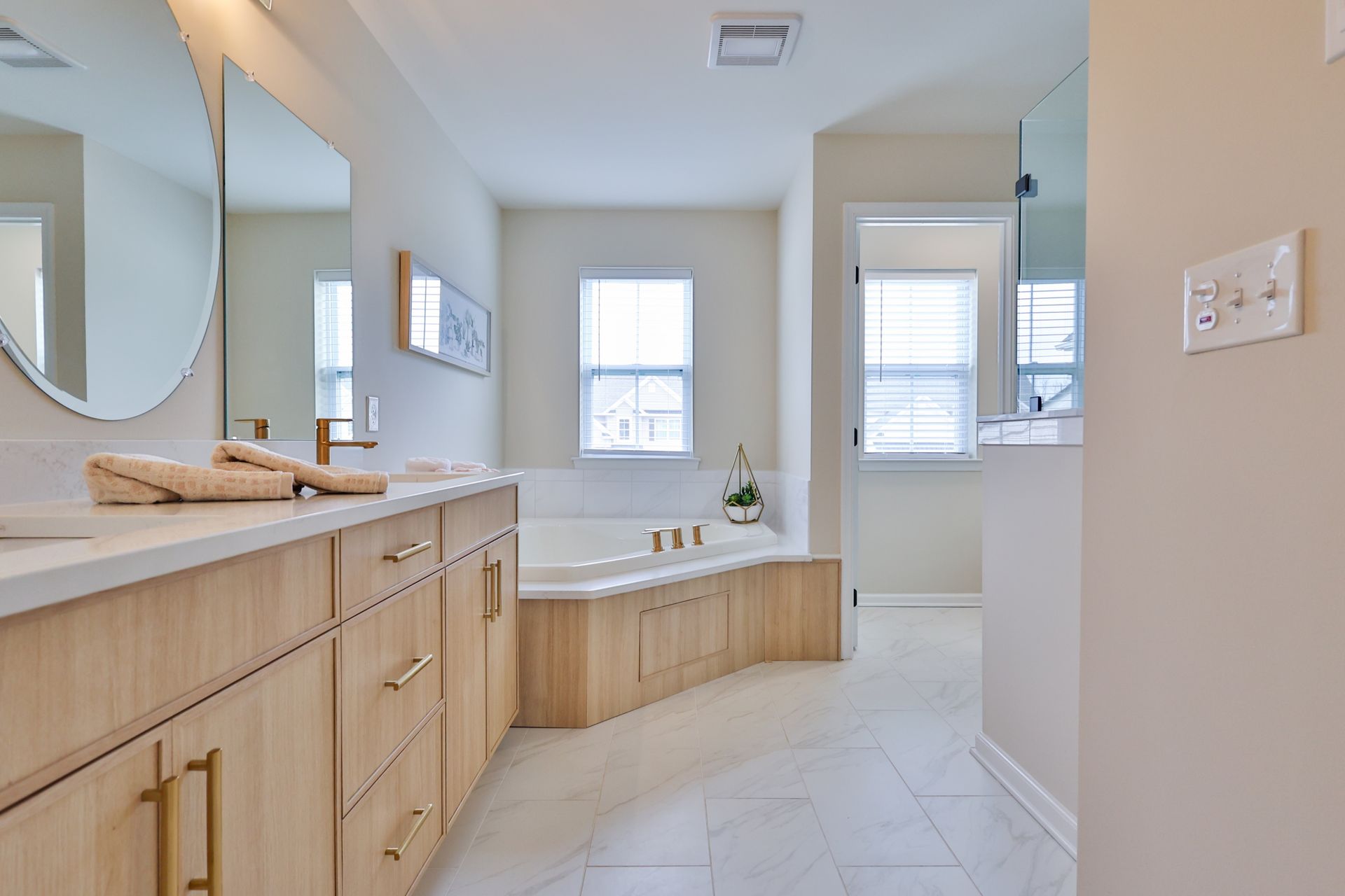 Owner's Suite Bath, Sierra Model - Twin Run
