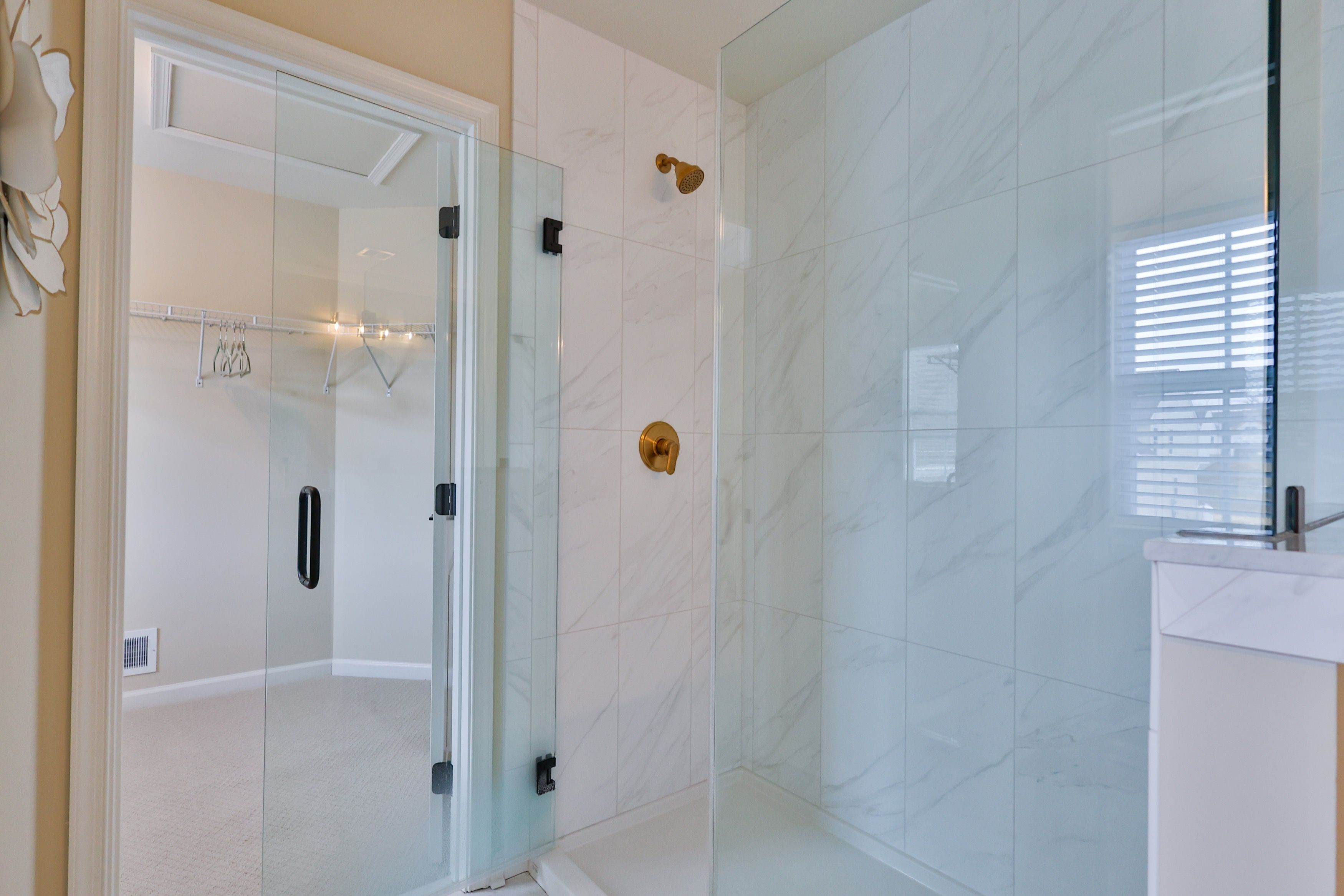 Owner's Suite Glass-enclosed Shower & Walk-In Closet, Sierra Model - Twin Run
