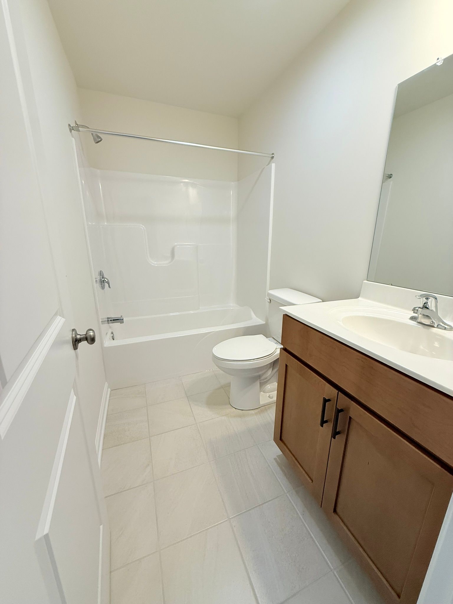 Upstairs Full Bathroom