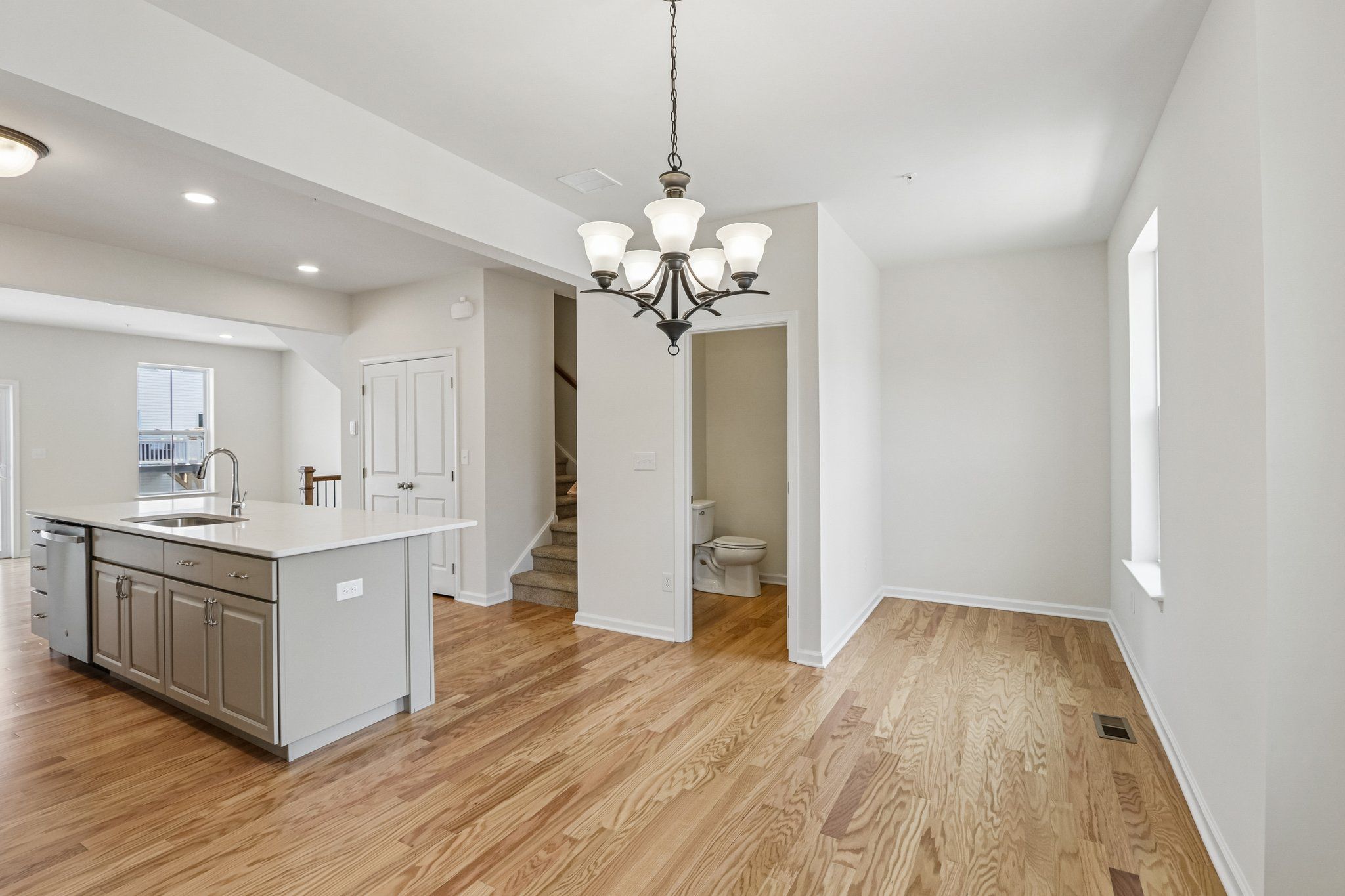 Kitchen / Dining Area