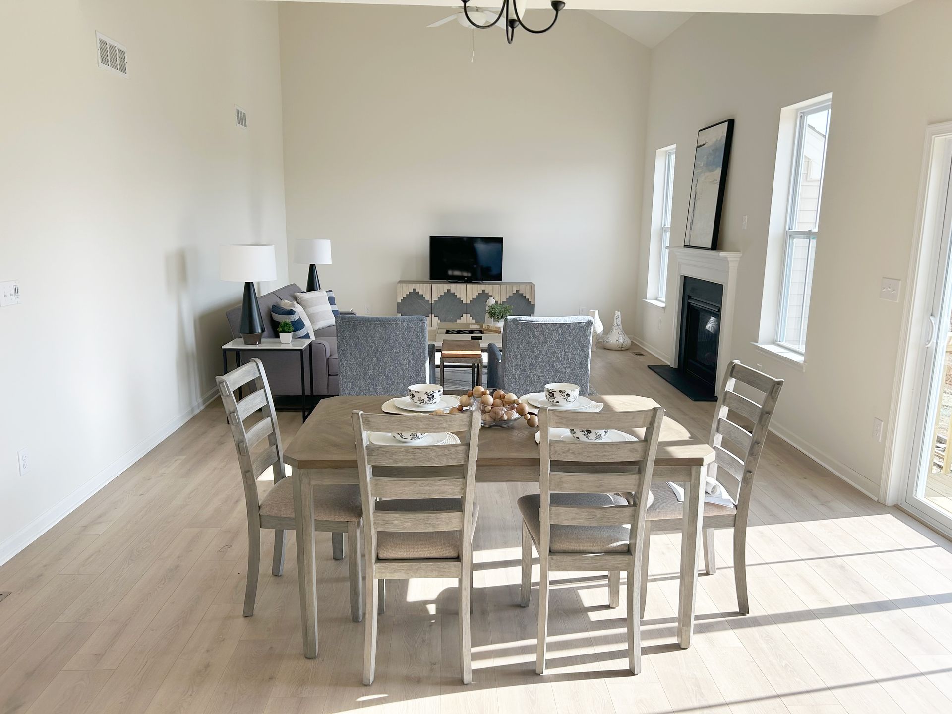 Breakfast Area & Family Room - TR 55