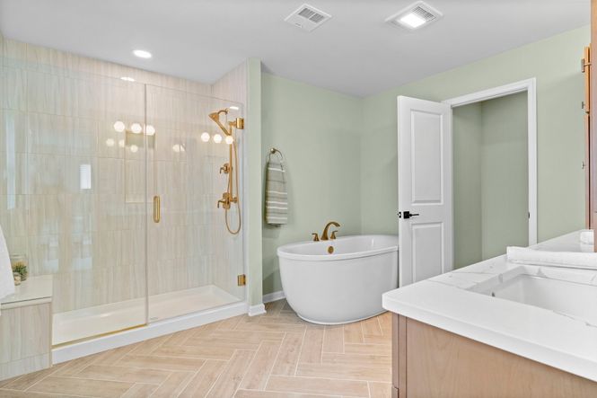 Stratton Model - Owner's Bath