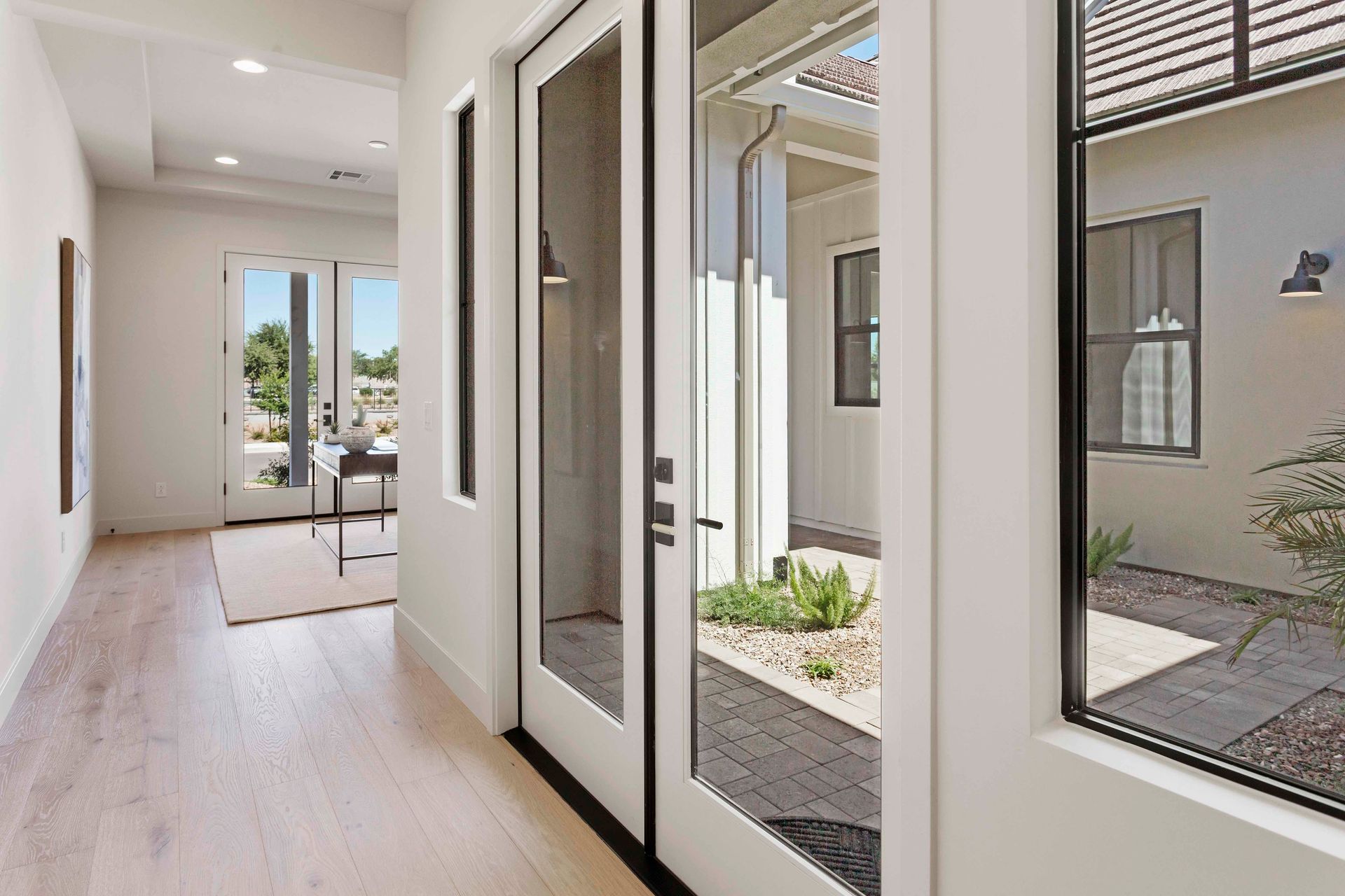 Gallery to front office/den - Daviana