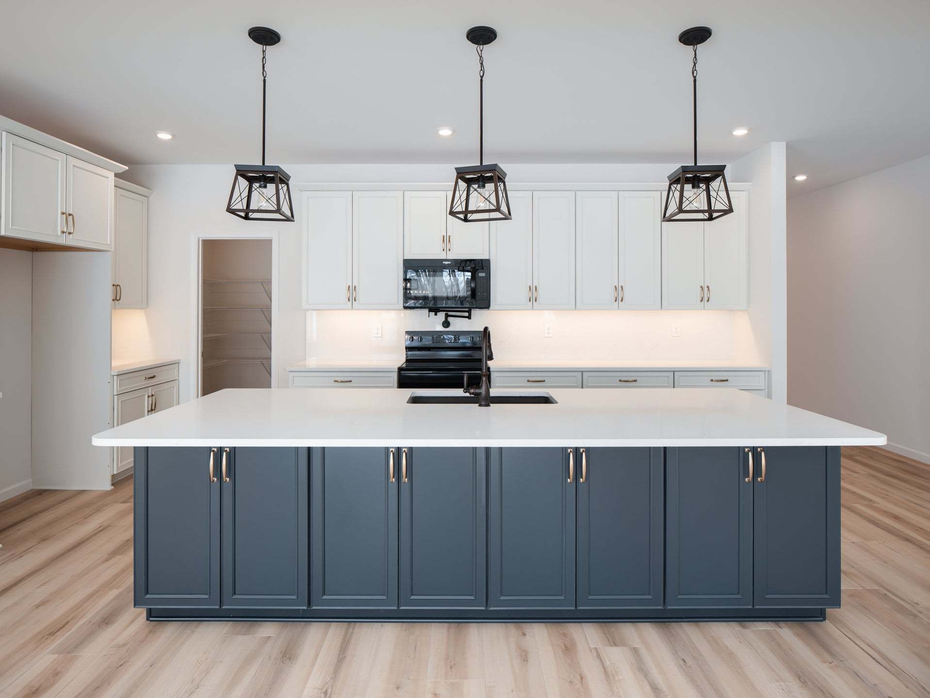 Standard Kitchen w/Upgrades