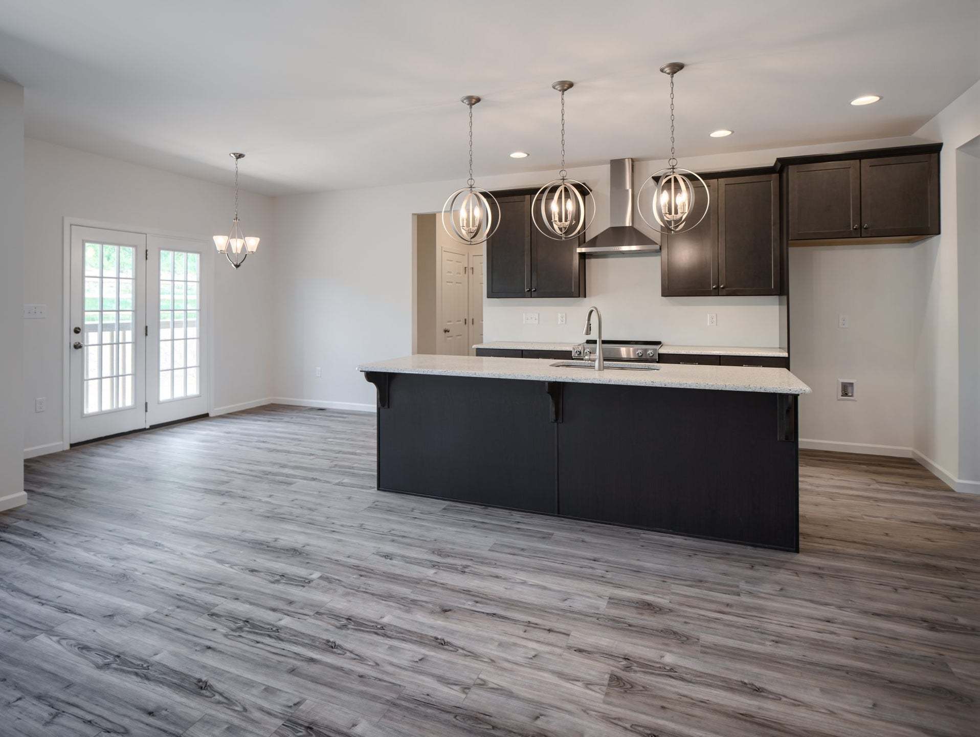 Classic Kitchen and Breakfast Area