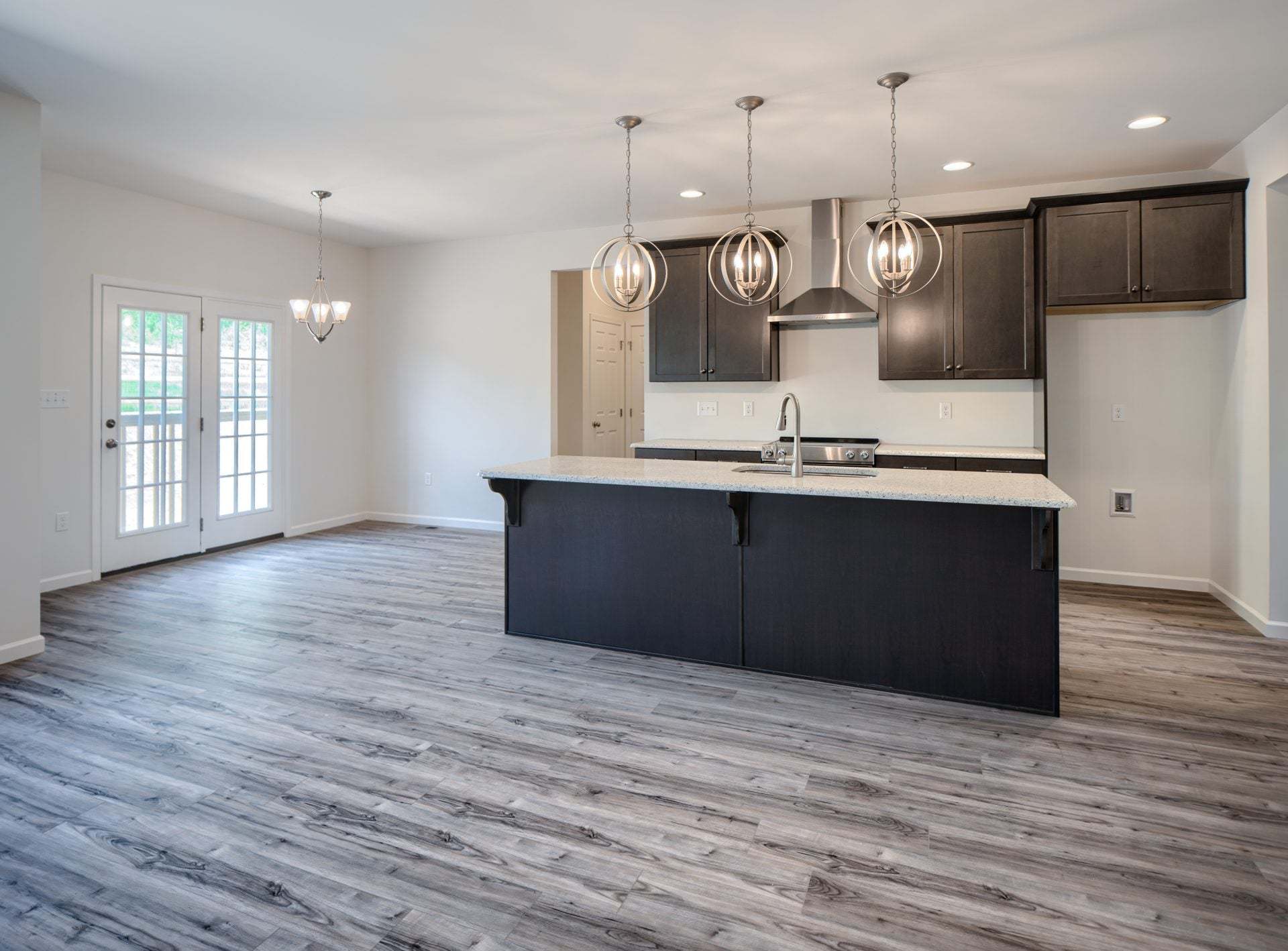 Classic Kitchen and Breakfast Area