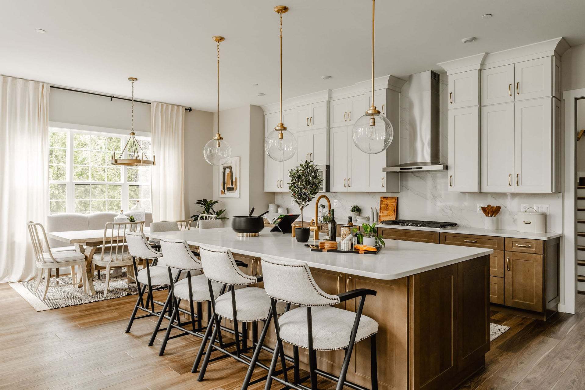 Chef's Kitchen and Breakfast Area