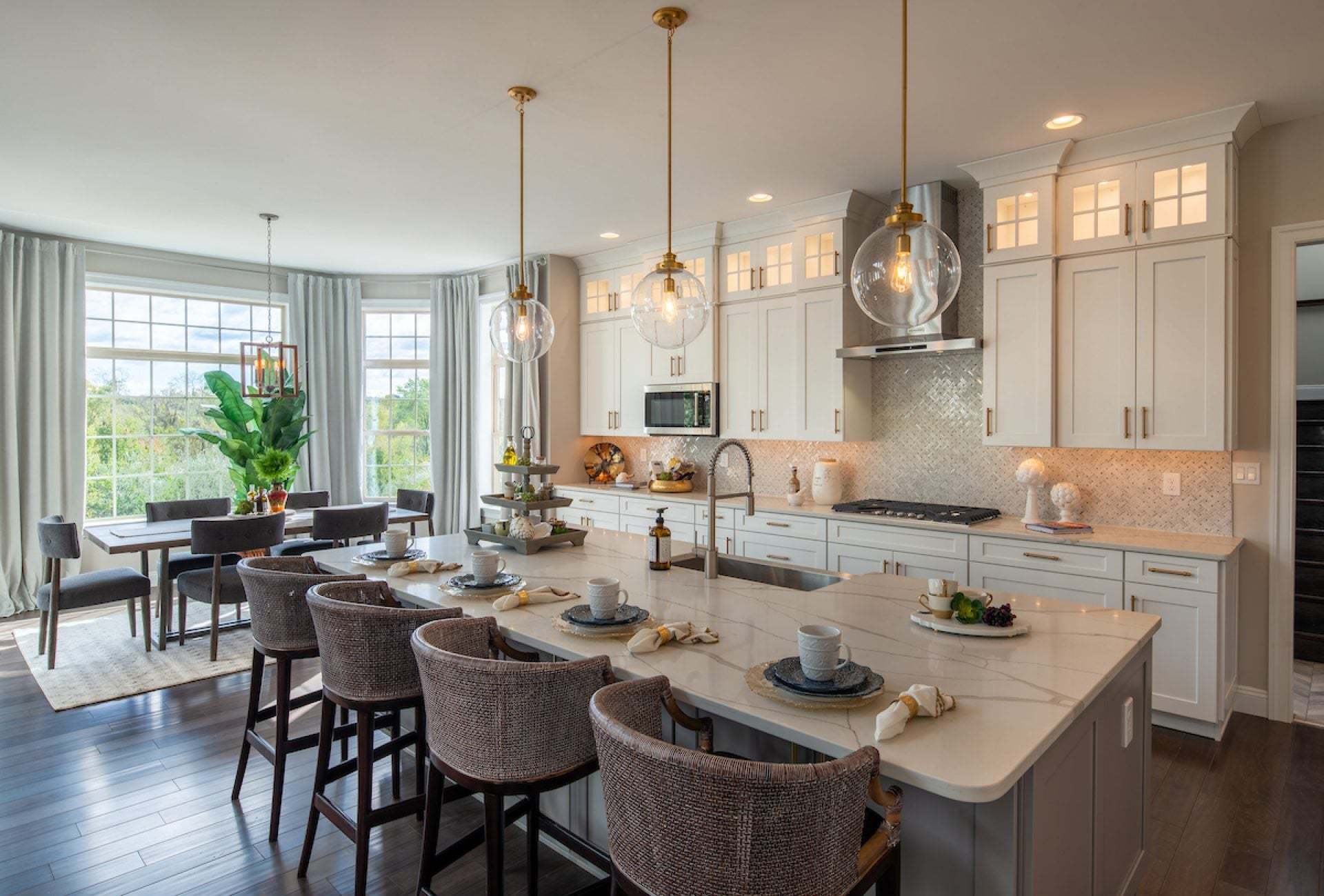 Chef's Kitchen & Breakfast Area