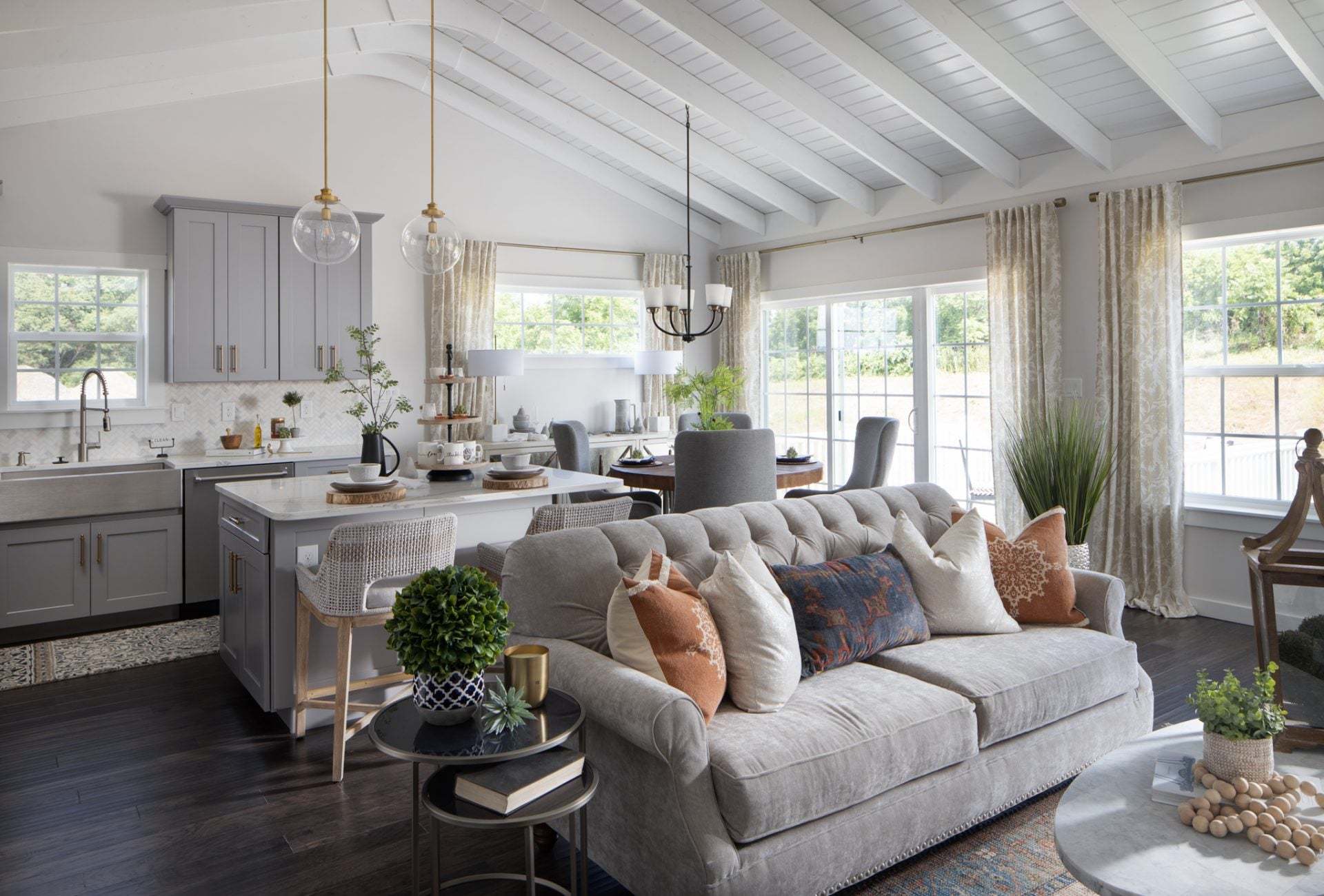 Family Room & Classic Kitchen