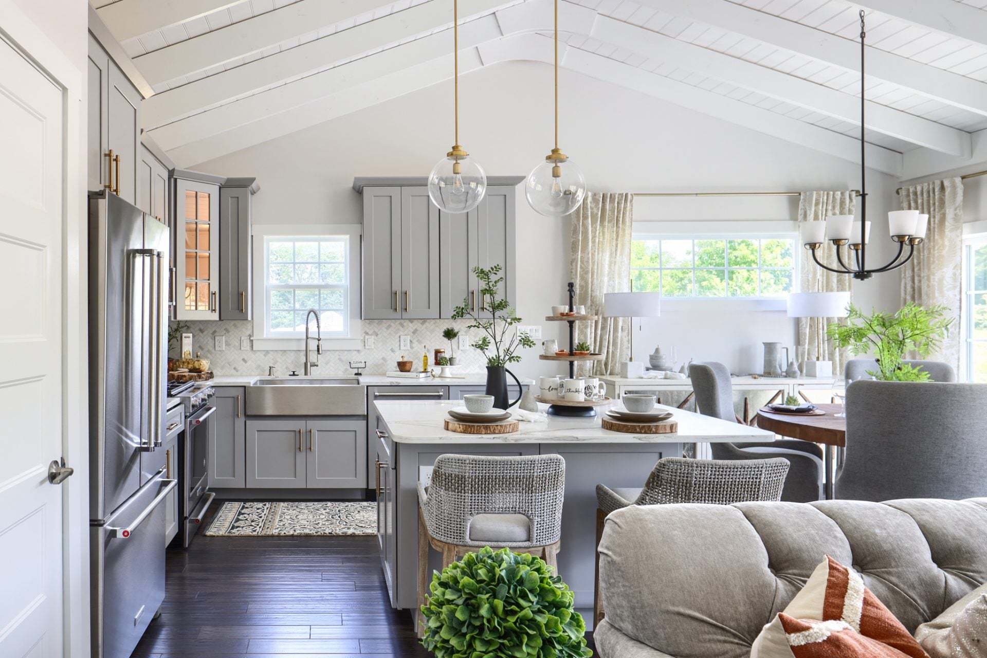 Classic Kitchen & Dining Area