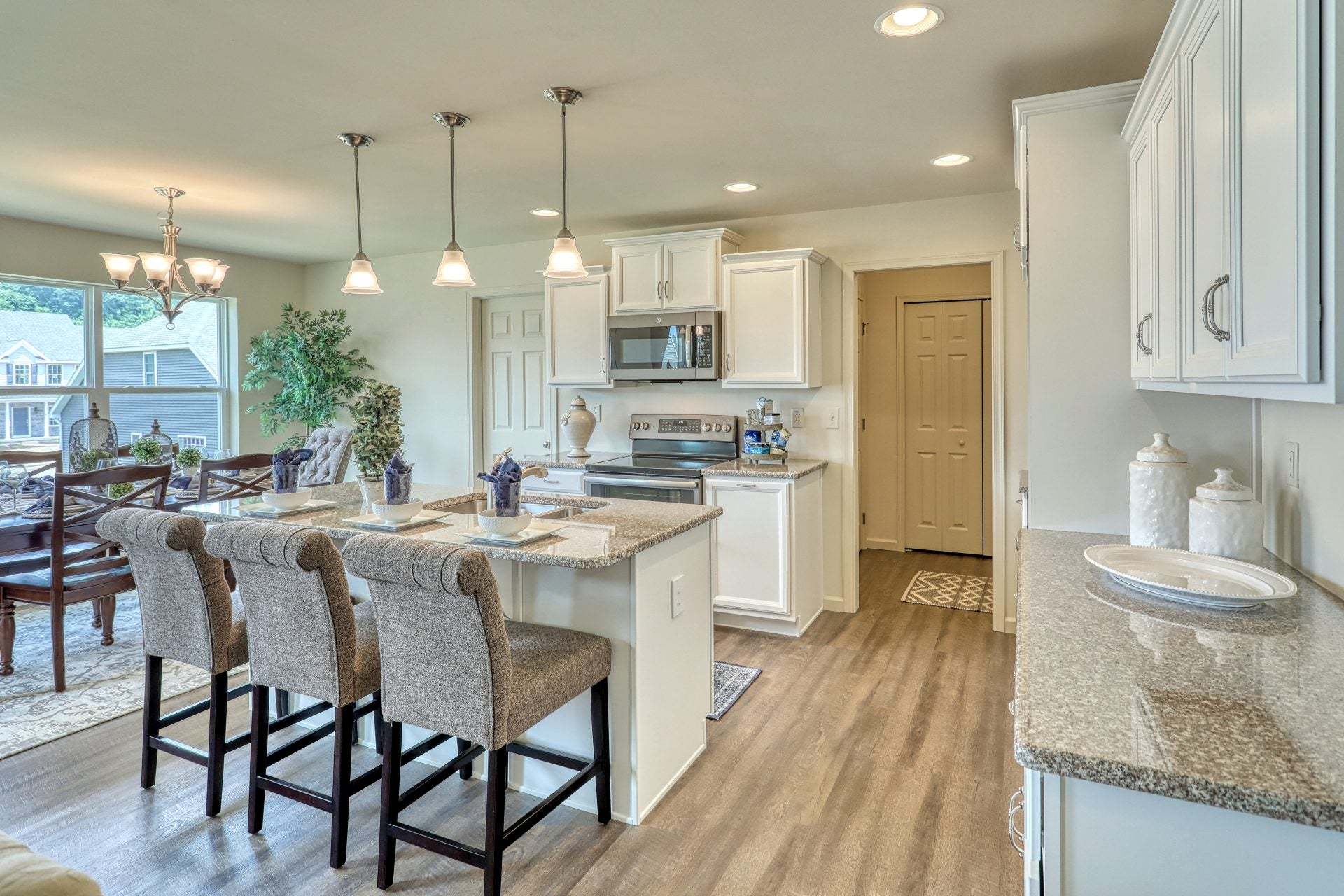 Kitchen/ Dining Room