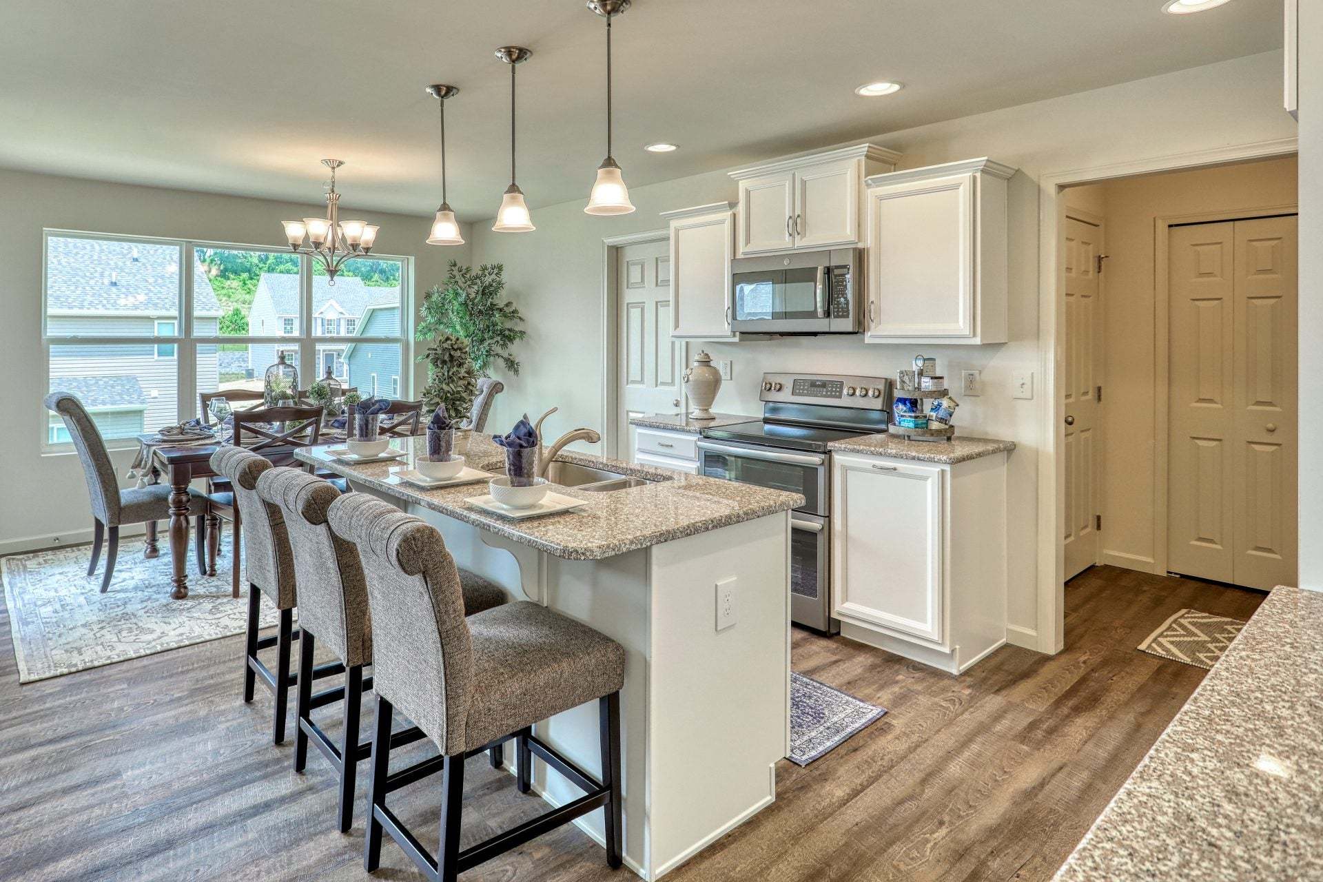 Kitchen/ Dining Room