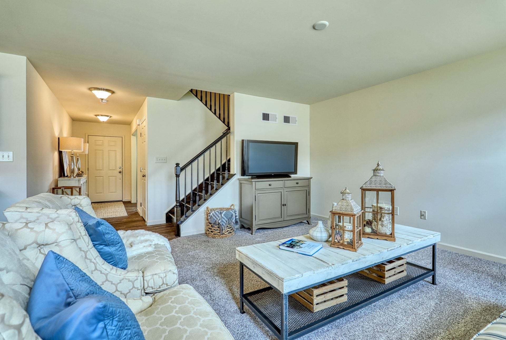 Family Room/ Foyer