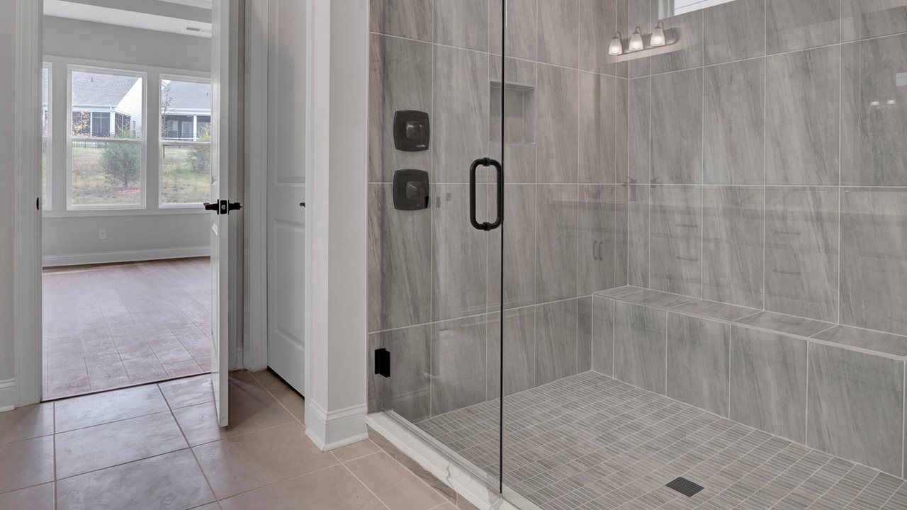Julia Model | Owner's Bath