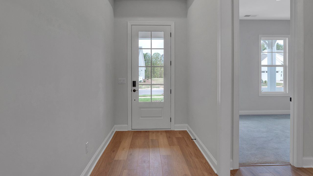 Julia Model | Foyer