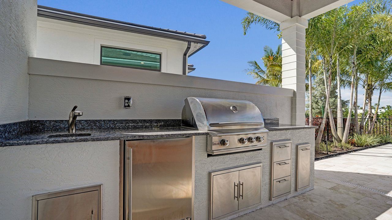 Outdoor Kitchen