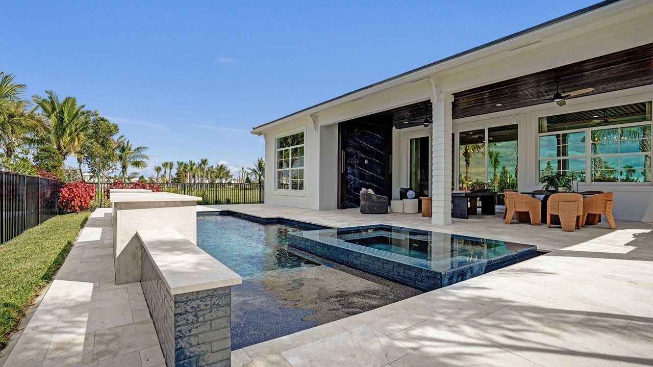 Pool to Lanai