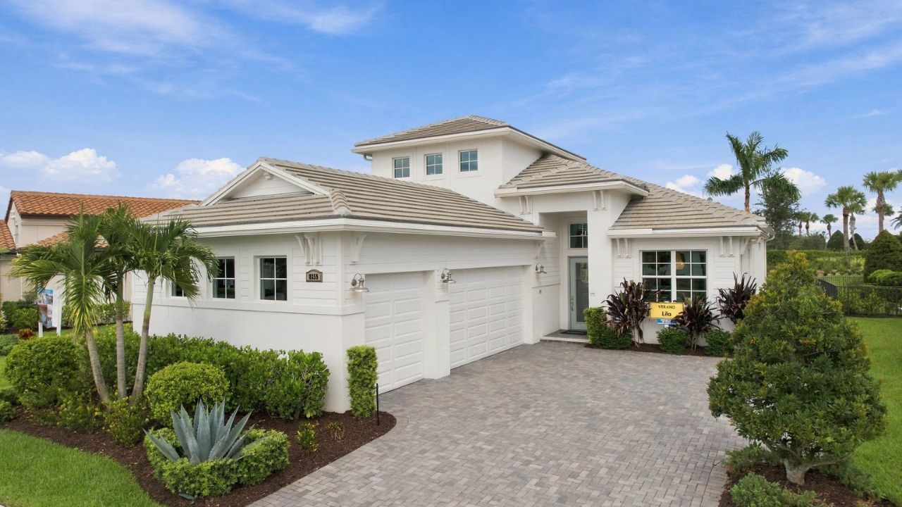 Lila Model | Front Exterior