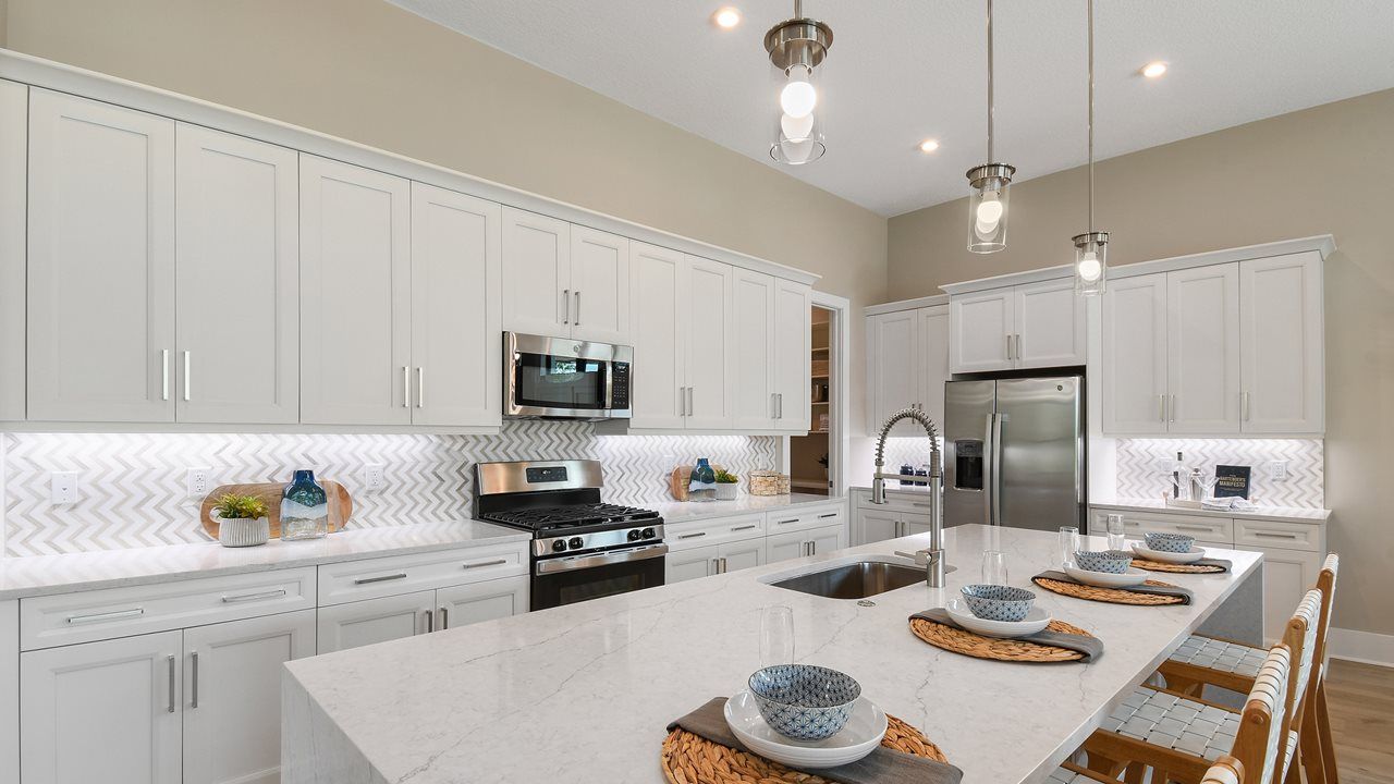 Julia Model | Island Kitchen