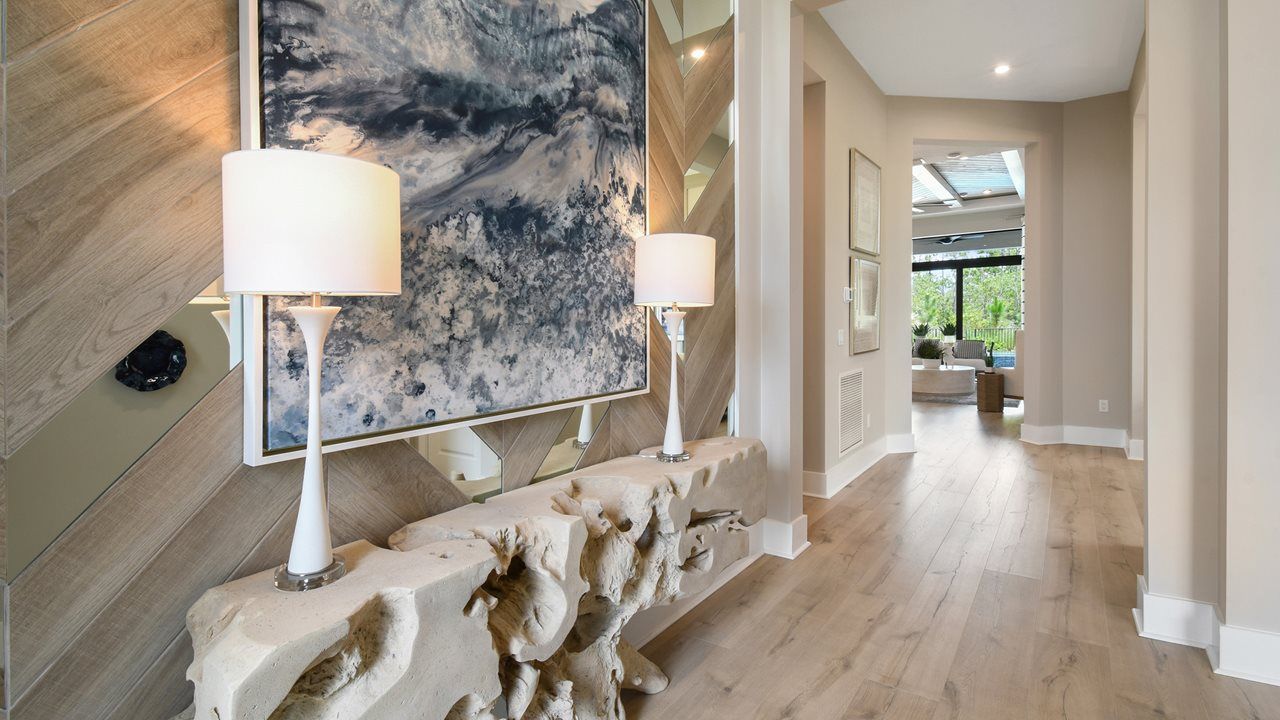 Julia Model | Foyer