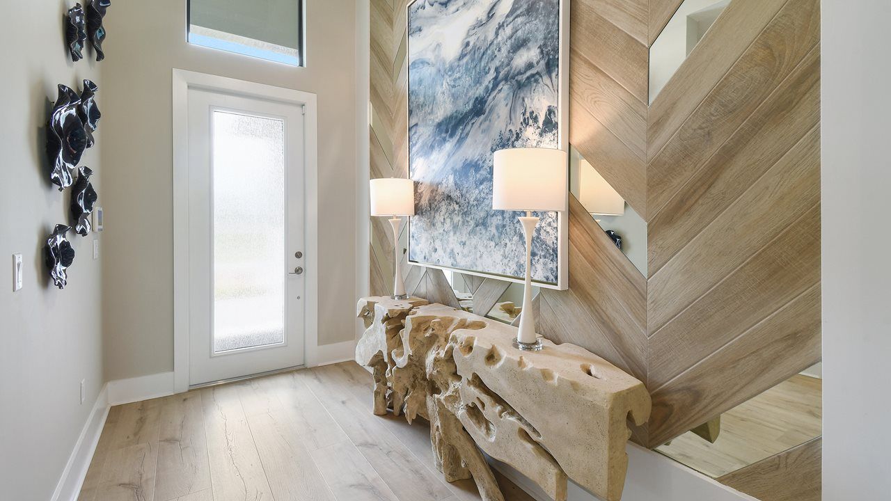 Julia Model | Foyer