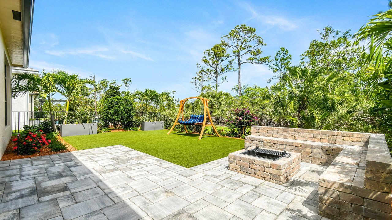 Madison Model | Backyard