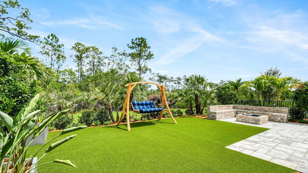 Madison Model | Backyard