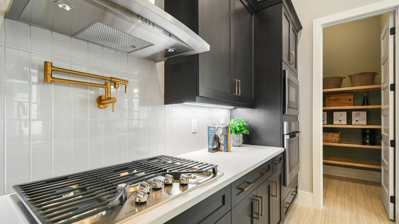 Madison Model | Island Kitchen
