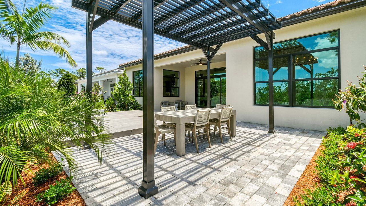 Riley Model | Backyard and Lanai